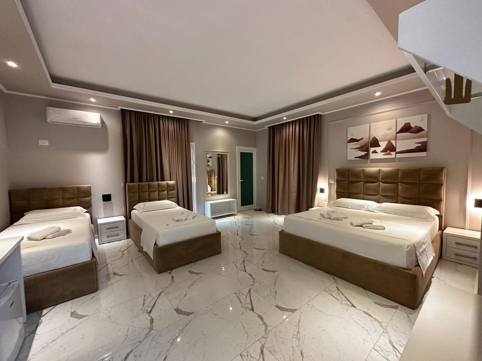 Bed, Bedroom, towels