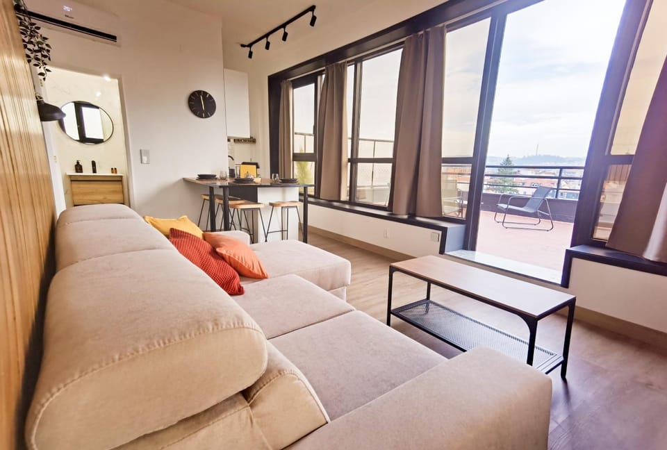 View (from property/room), Balcony/Terrace, Living room