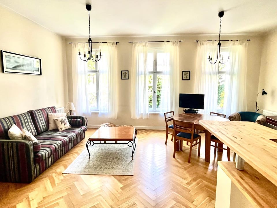 TV and multimedia, Living room, Dining area