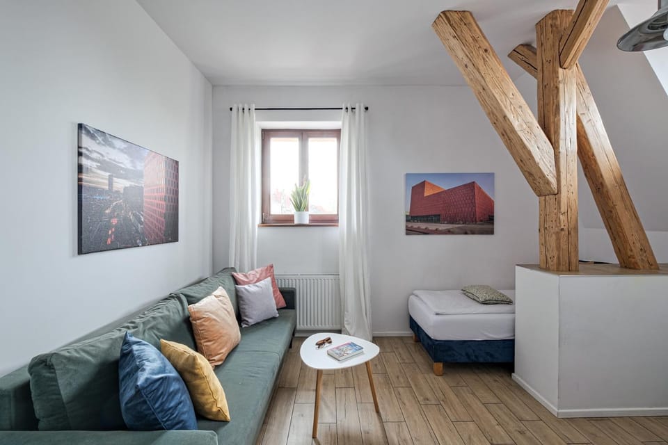 Bed, Living room, Photo of the whole room, Seating area
