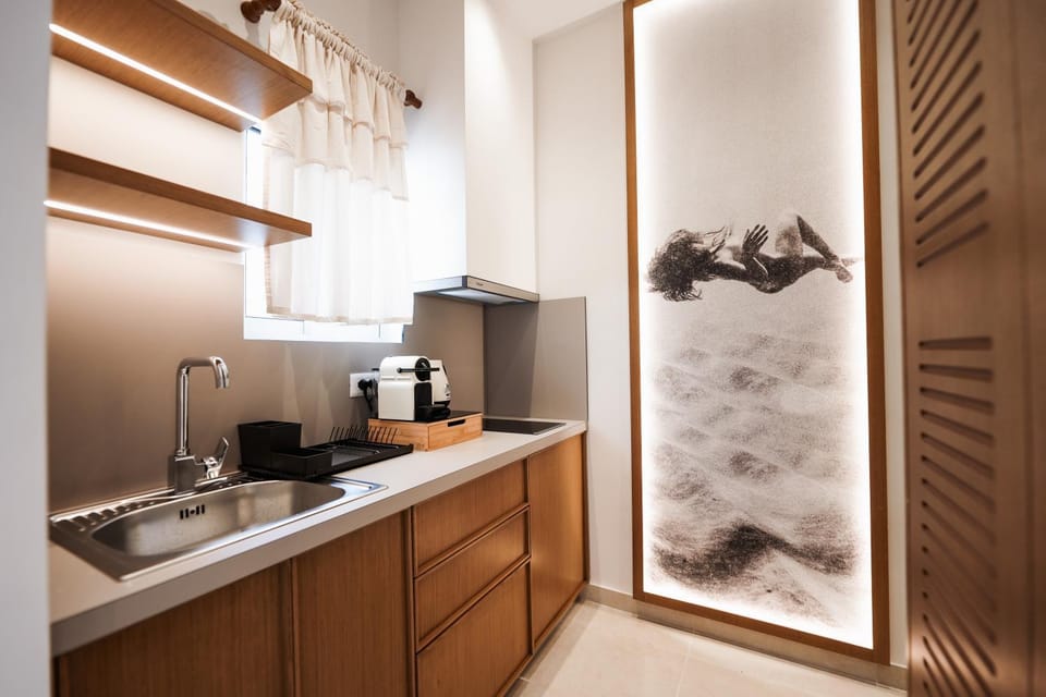 Coffee/tea facilities, Kitchen or kitchenette, stove