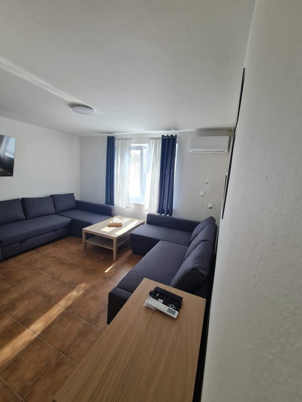 Living room, hair dresser