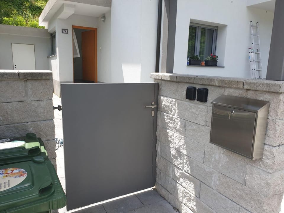 Facade/entrance