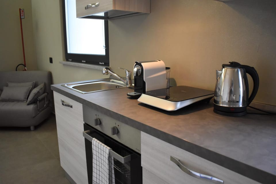 Coffee/tea facilities, Kitchen or kitchenette, pet friendly, stove