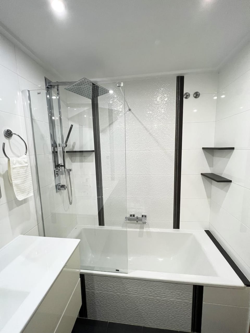Shower, Hot Tub, Bathroom, Bath