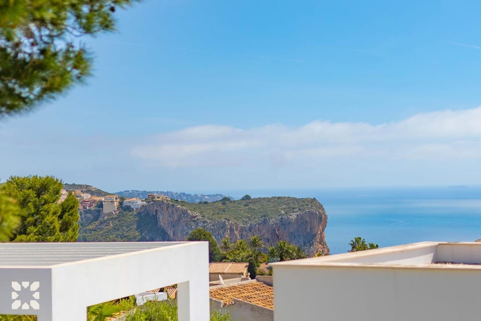 Nearby landmark, Day, Natural landscape, View (from property/room), Balcony/Terrace