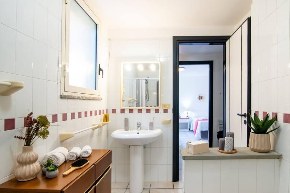 Toilet, Bathroom, towels