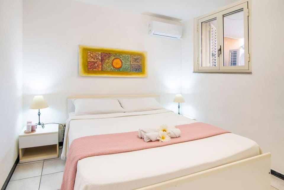 Bed, Photo of the whole room, Bedroom, towels, air conditioner