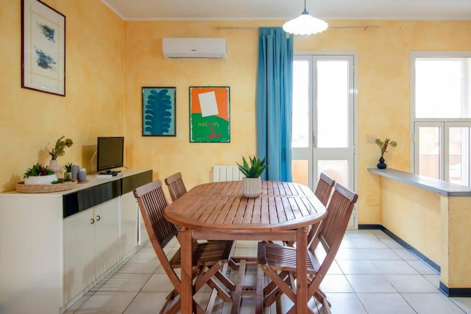 TV and multimedia, Dining area, air conditioner