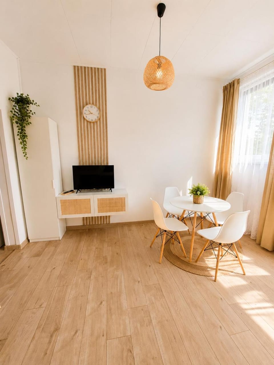 TV and multimedia, Living room, Dining area