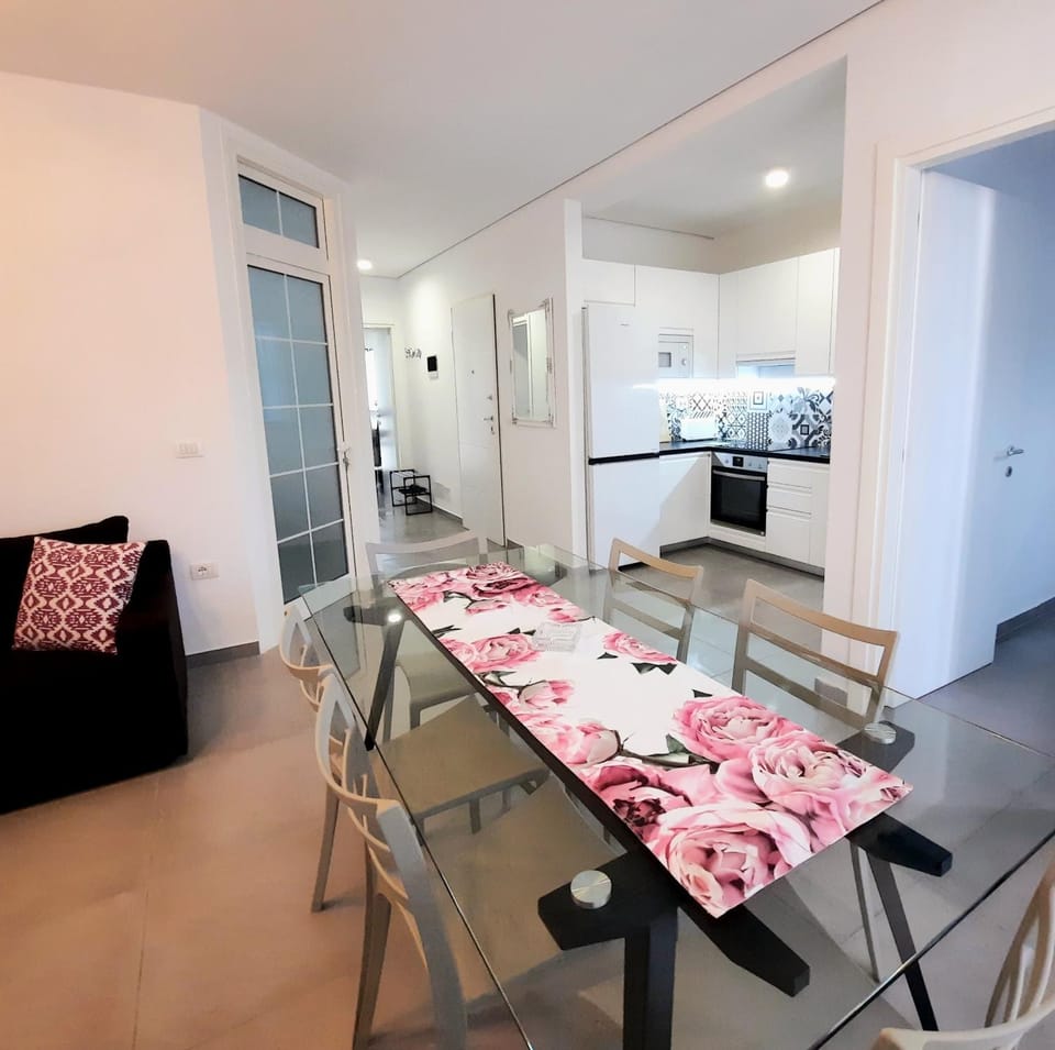 Kitchen or kitchenette, Living room, Seating area, Dining area, oven, stove