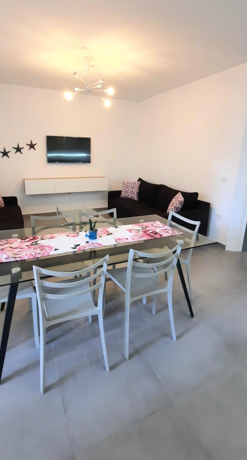 Living room, Seating area, Dining area
