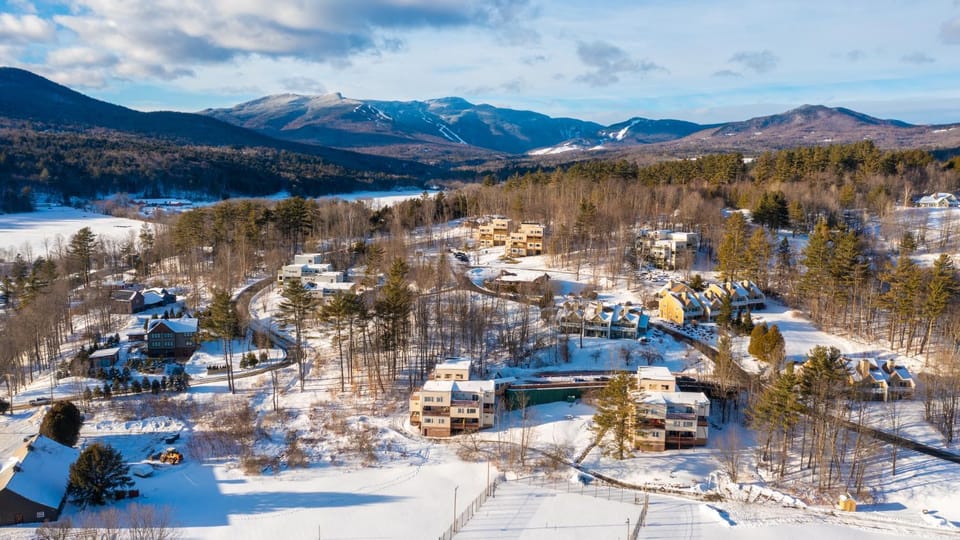 Property building, Natural landscape, Winter