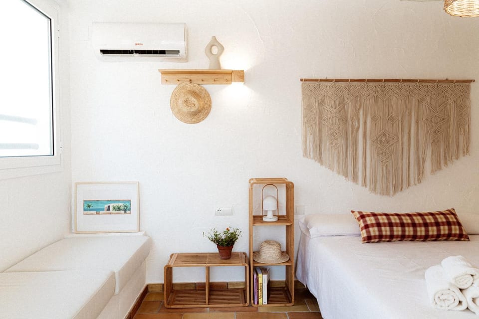 Bed, Photo of the whole room, Bedroom, air conditioner