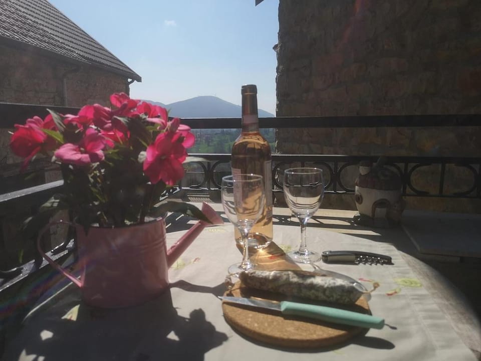 Balcony/Terrace, Dining area, Mountain view