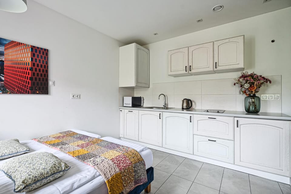 Bed, Kitchen or kitchenette, Bedroom