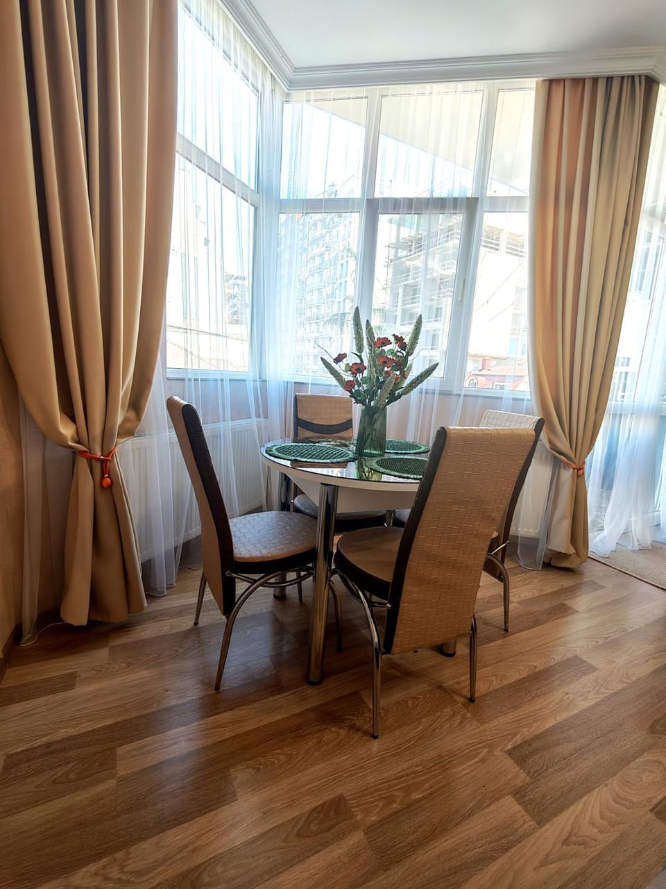 Seating area, Dining area