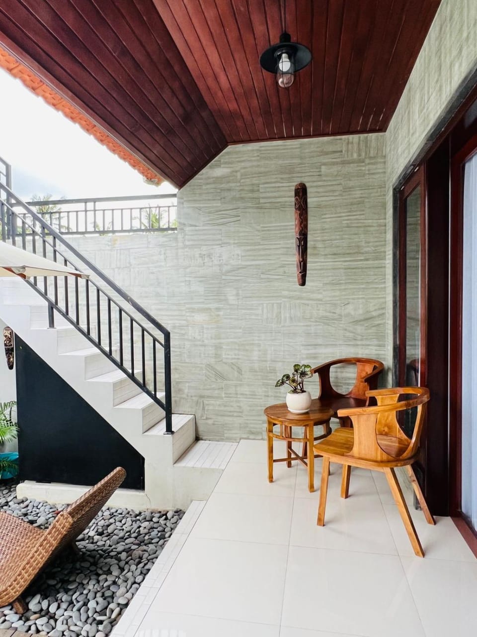 View (from property/room), Seating area, Dining area