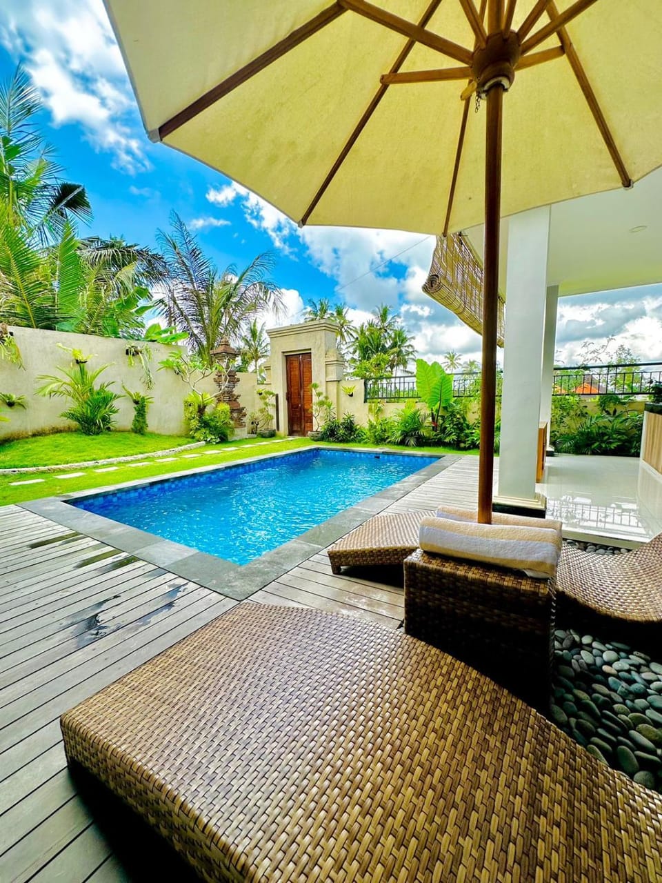 Garden, Garden view, Pool view, Swimming pool, sunbed