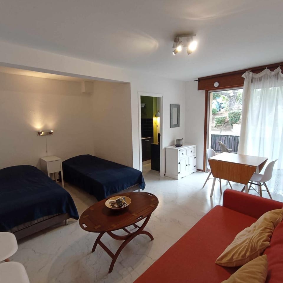 Bed, Balcony/Terrace, Living room, Photo of the whole room, Dining area