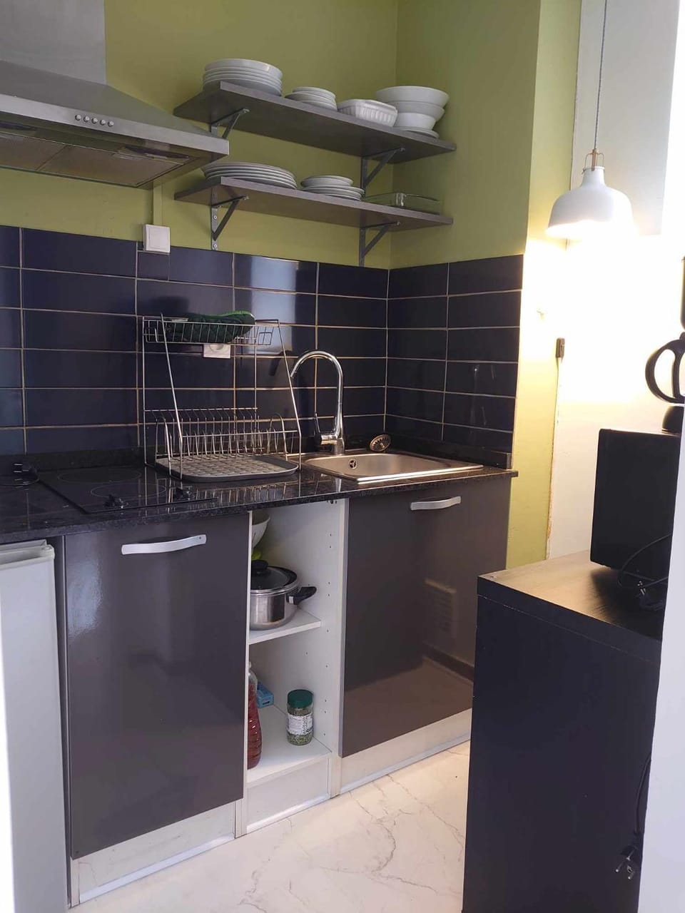 Kitchen or kitchenette, microwave, stove