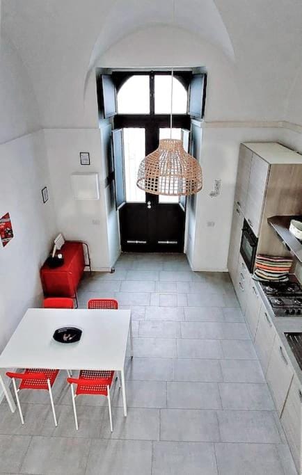 Photo of the whole room, Dining area