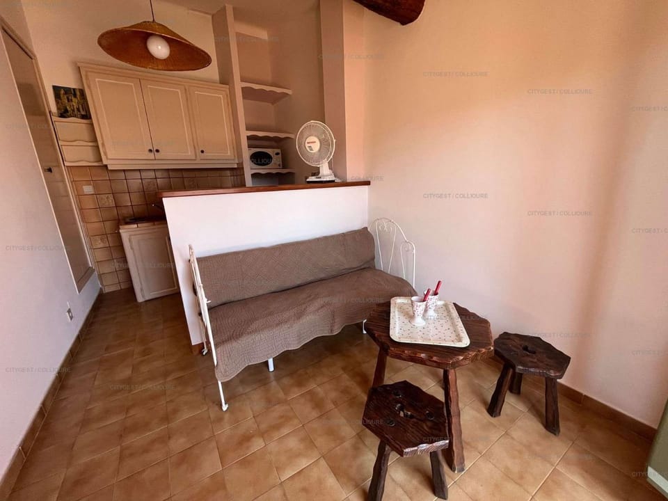 Kitchen or kitchenette, Living room, Dining area, oven, stove
