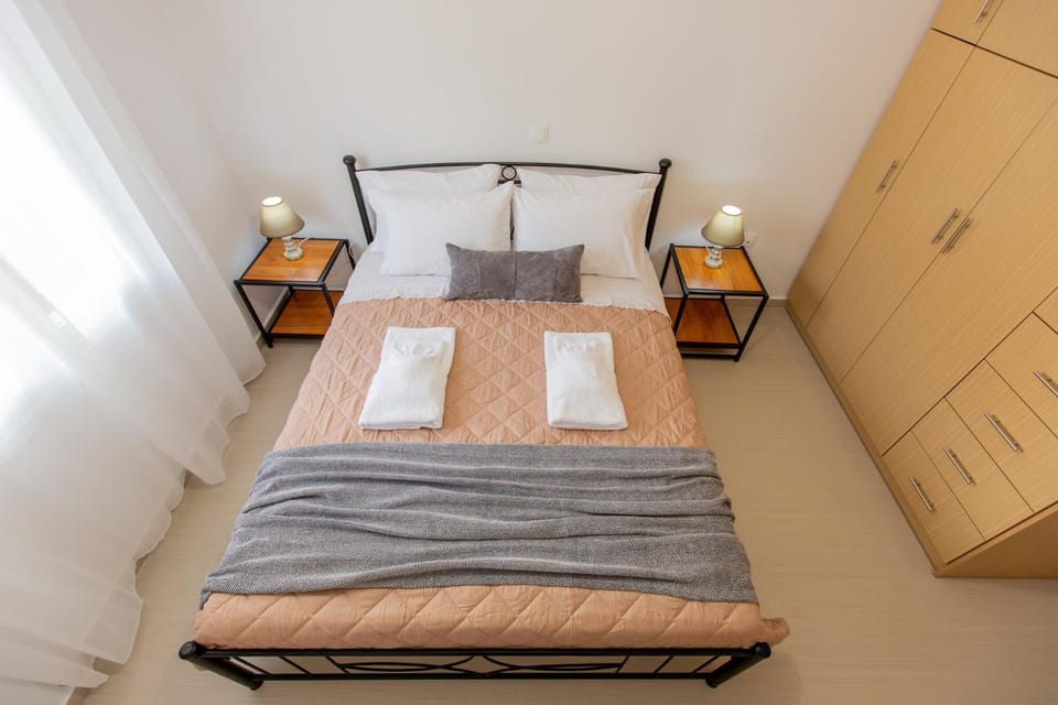 Bed, Photo of the whole room, Bedroom, towels, wardrobe