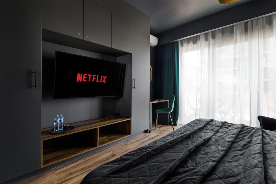 Communal lounge/ TV room, Bed, Balcony/Terrace, Seating area, Bedroom