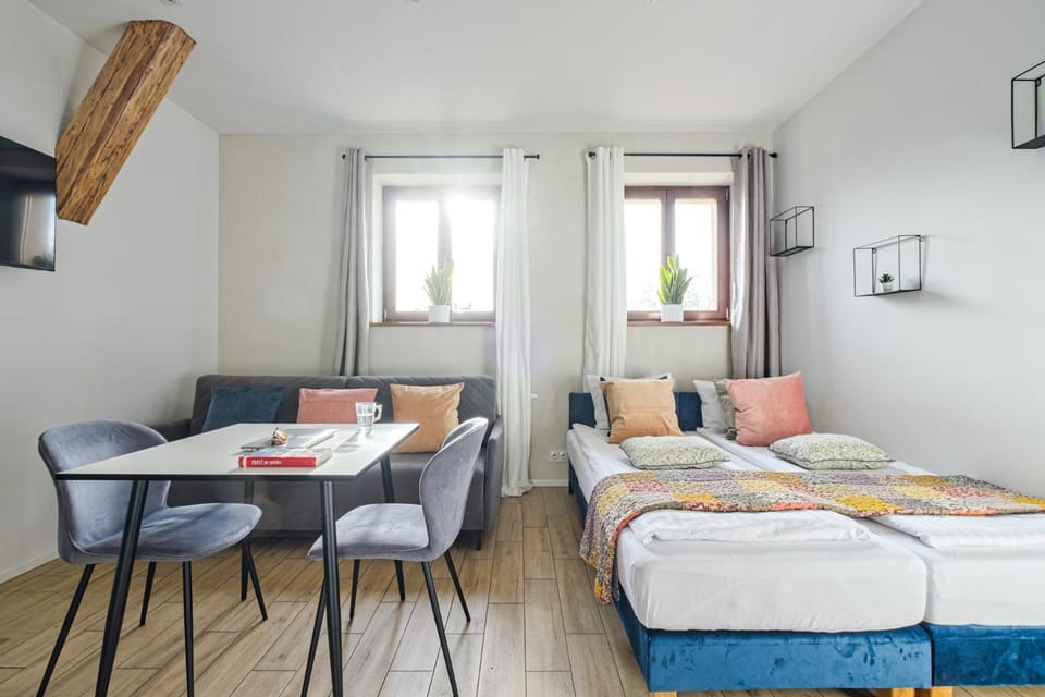 Bed, Photo of the whole room, Seating area