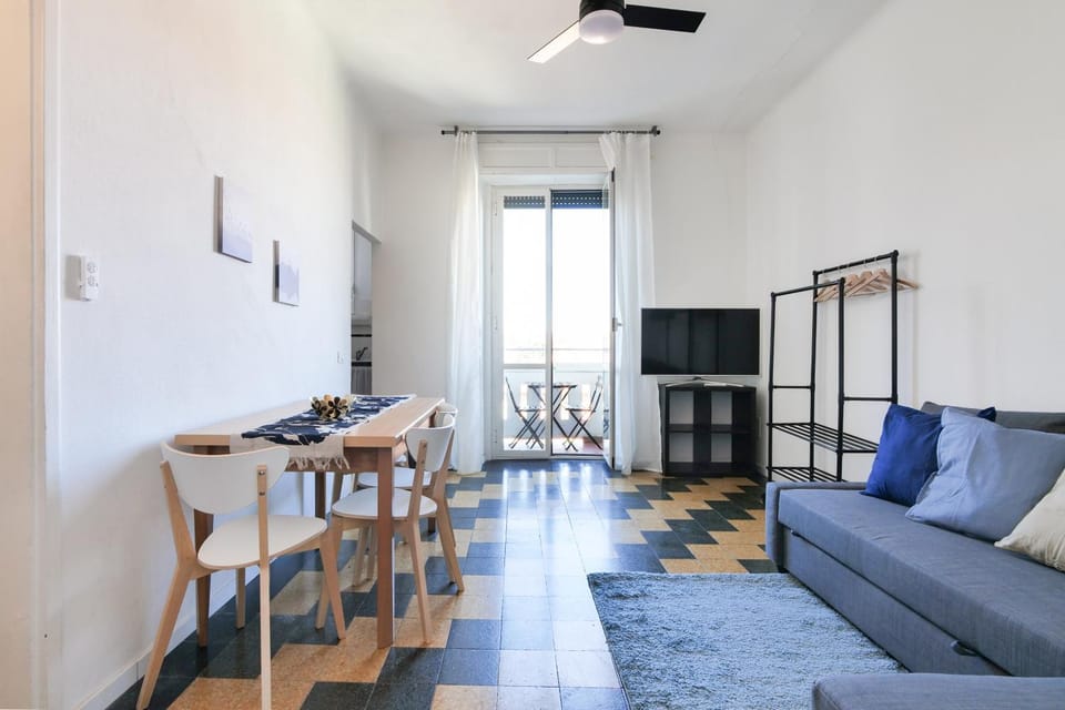 Communal lounge/ TV room, Bed, TV and multimedia, Living room, Photo of the whole room, Seating area, Dining area, Bedroom