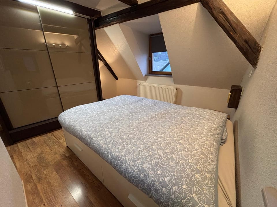 Bed, Photo of the whole room, Bedroom, wardrobe