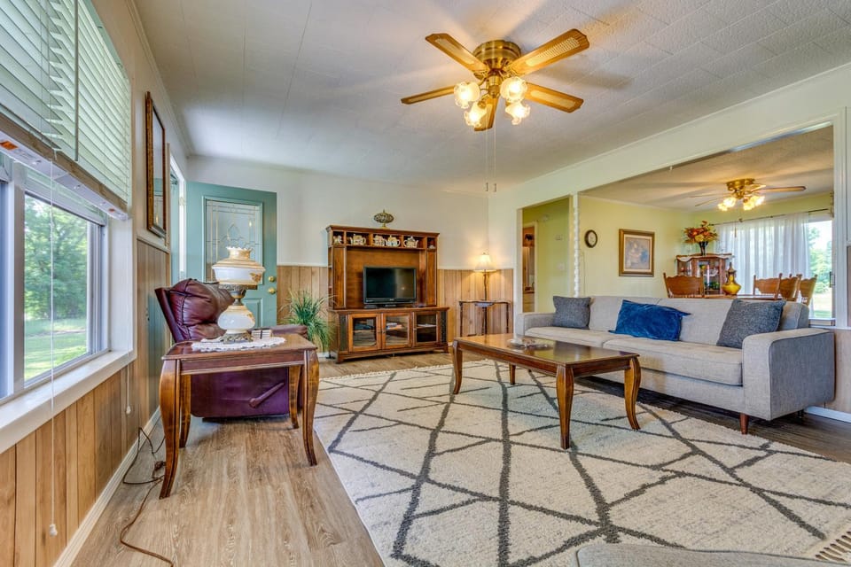 Delaware Vacation Rental Walk to Lake Dardanelle! House in Arkansas