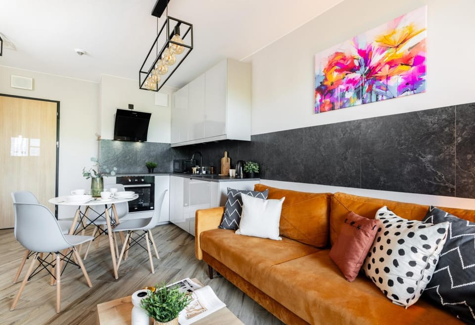 Communal lounge/ TV room, Seating area, Dining area, Evening entertainment