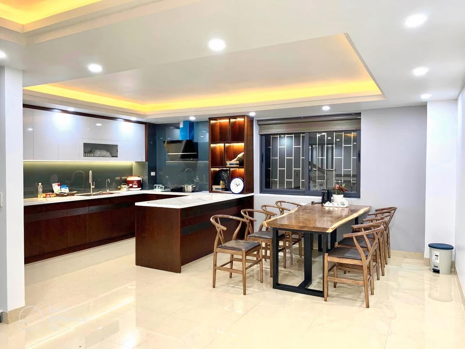 Kitchen or kitchenette, Dining area, stove