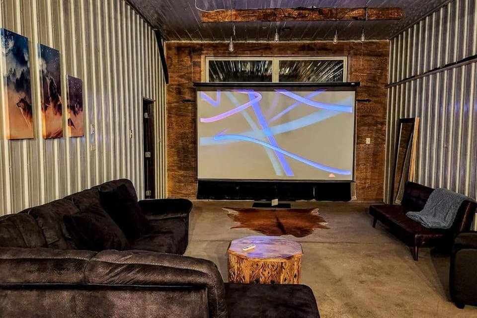 Moe's Vineyard - Barndominium House in Wisconsin