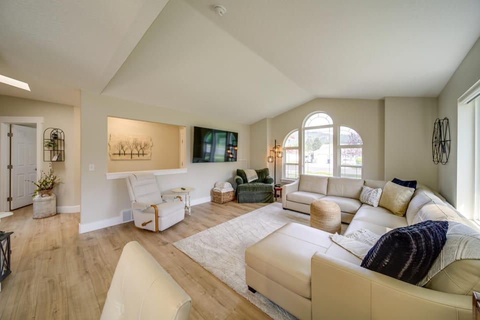 Coeur dAlene Vacation Rental about 4 Mi to the Lake! House in Coeur dAlene