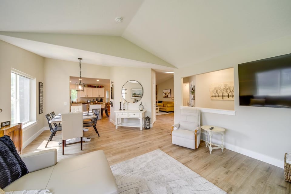 Coeur d'Alene Vacation Rental ~ 4 Mi to the Lake! House in Coeur dAlene