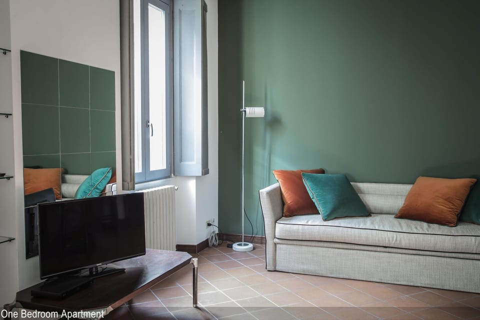 TV and multimedia, Living room, Seating area, Evening entertainment