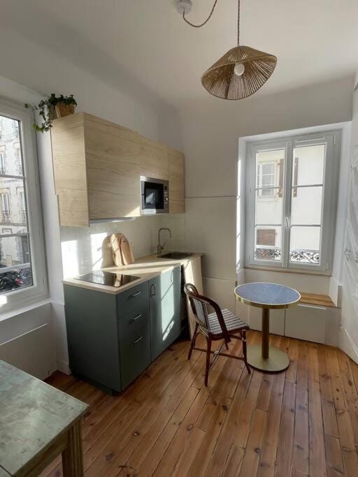Kitchen or kitchenette, Living room, Dining area