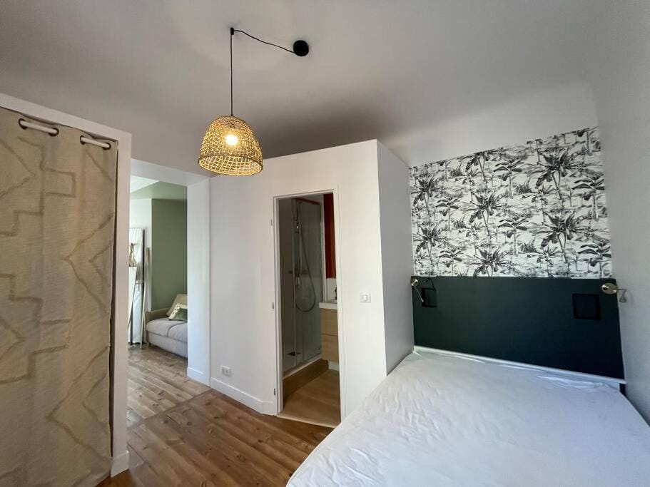 Bed, Photo of the whole room, Bedroom, wardrobe