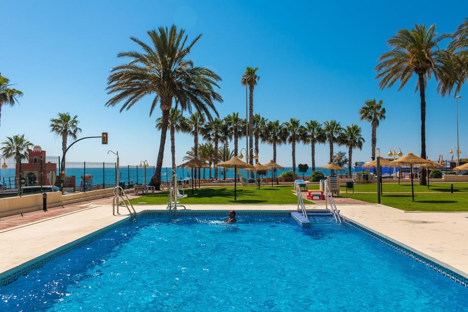 Swimming pool, sunbed