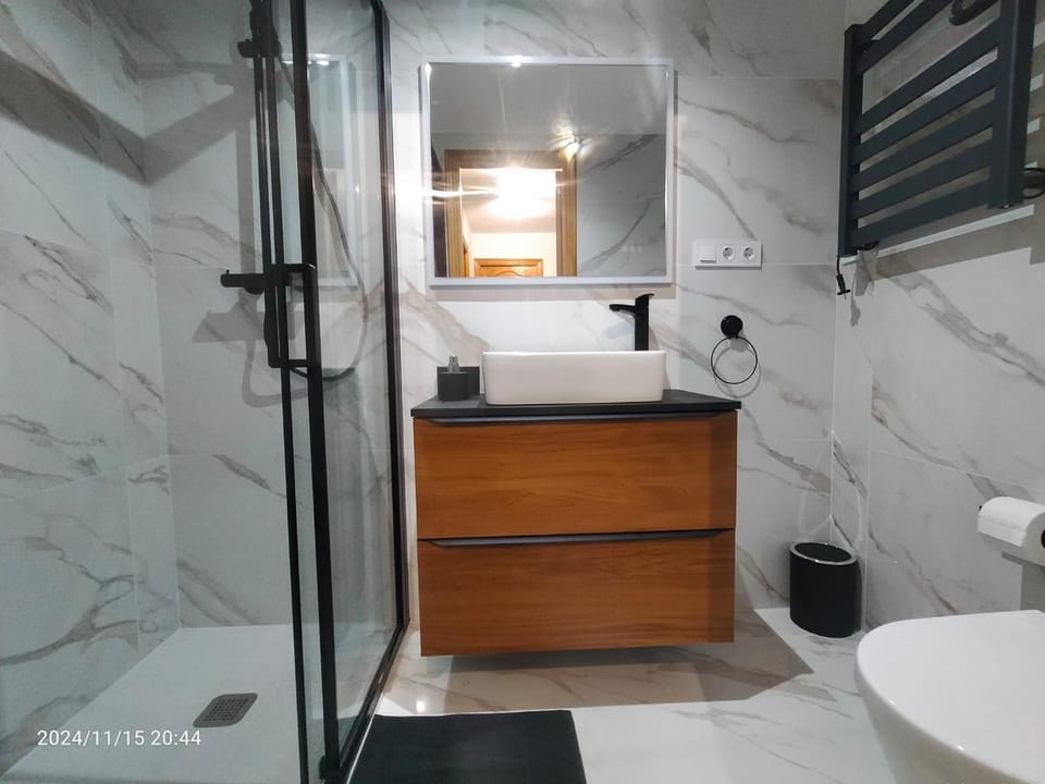 BITACORA LUX ,Comfortable Apartment 450 meters from the beach, Swimming Pool, 2 Air-Con ,Wi-Fi Apartment in Safor