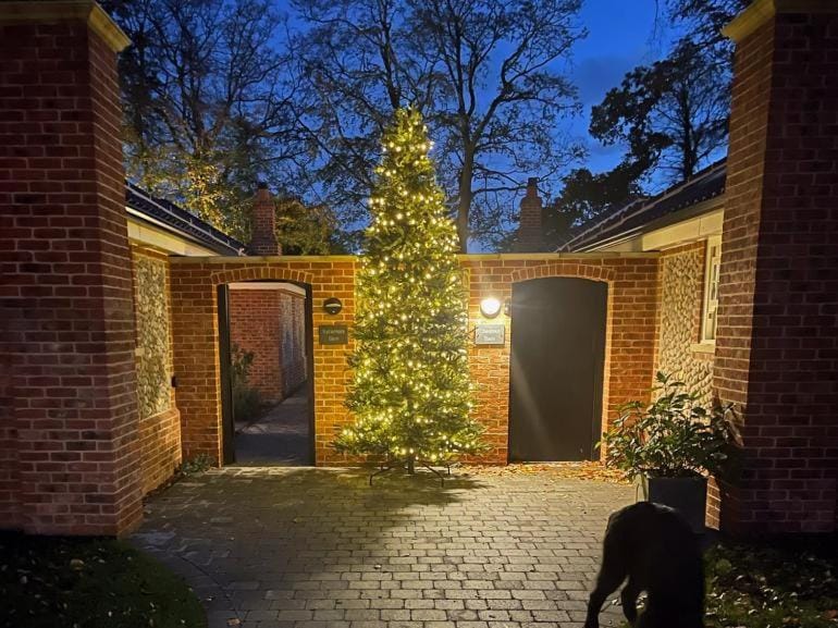 Stunning Barn with hot tub in the heart of Holt House in Holt