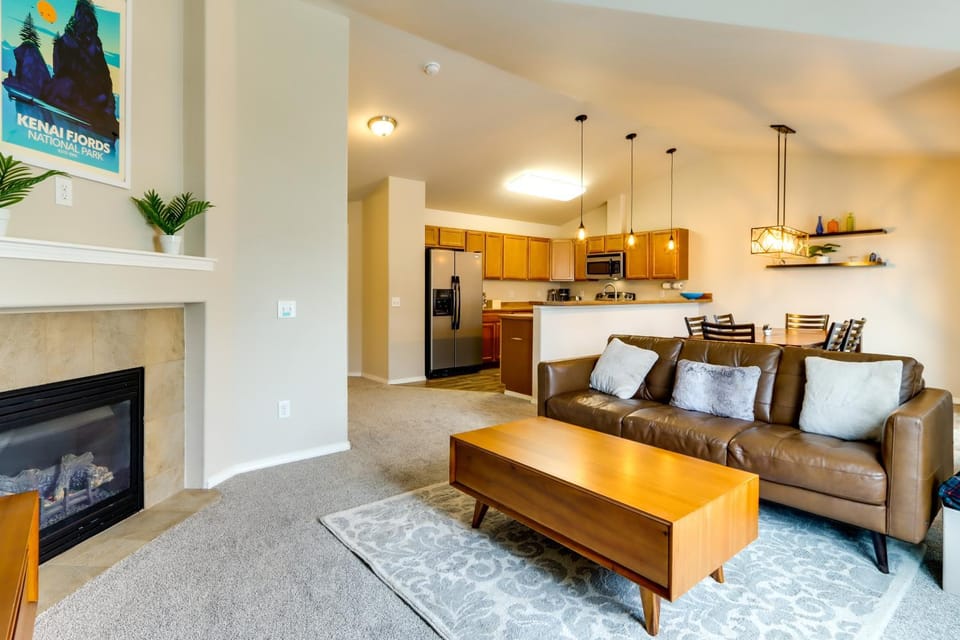 Alaska Retreat w/ Balcony, Near Earthquake Park! House in Abbott Loop
