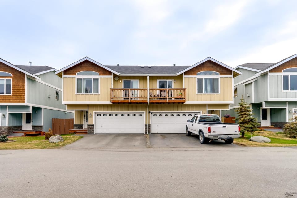 Alaska Retreat w/ Balcony, Near Earthquake Park! House in Abbott Loop