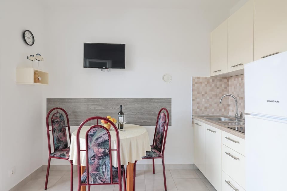 Kitchen or kitchenette, Living room, Dining area
