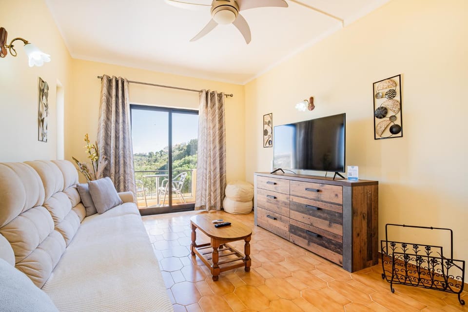 Communal lounge/ TV room, TV and multimedia, Balcony/Terrace