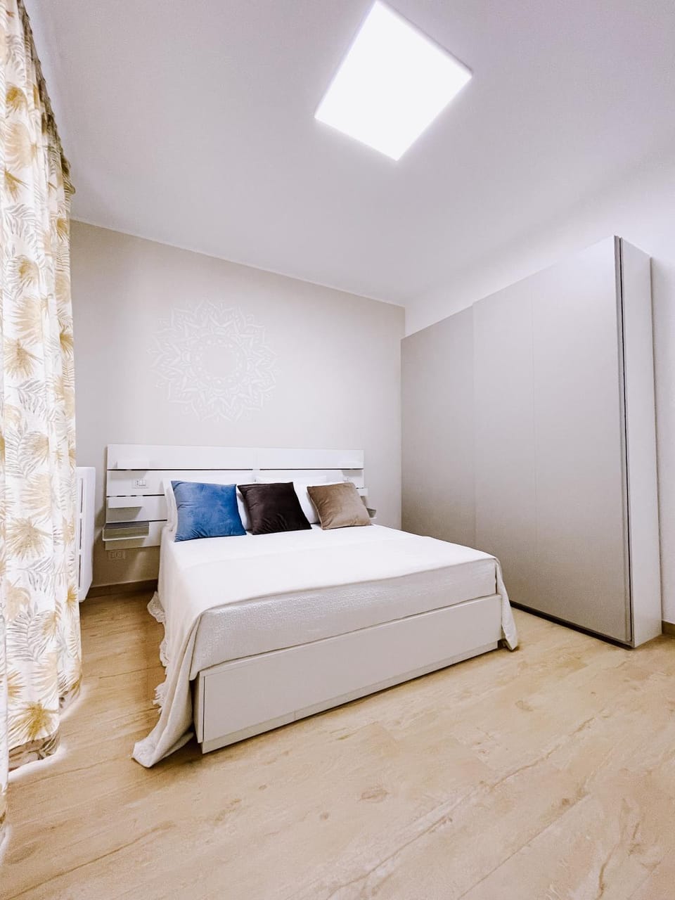 Bed, Night, Bedroom, Area and facilities, heating, wardrobe, air conditioner