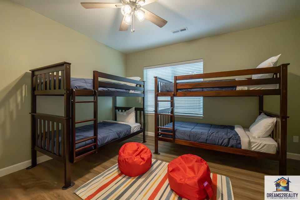 Bedroom, bunk bed